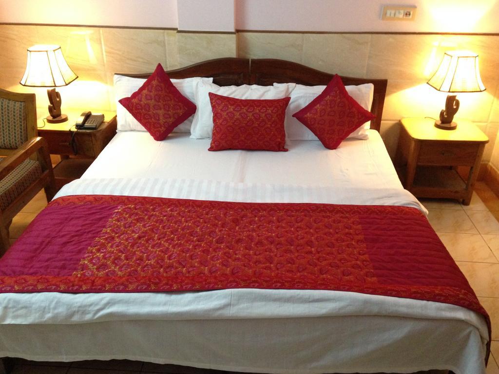 Hotel Ekant Фаридабад Екстериор снимка