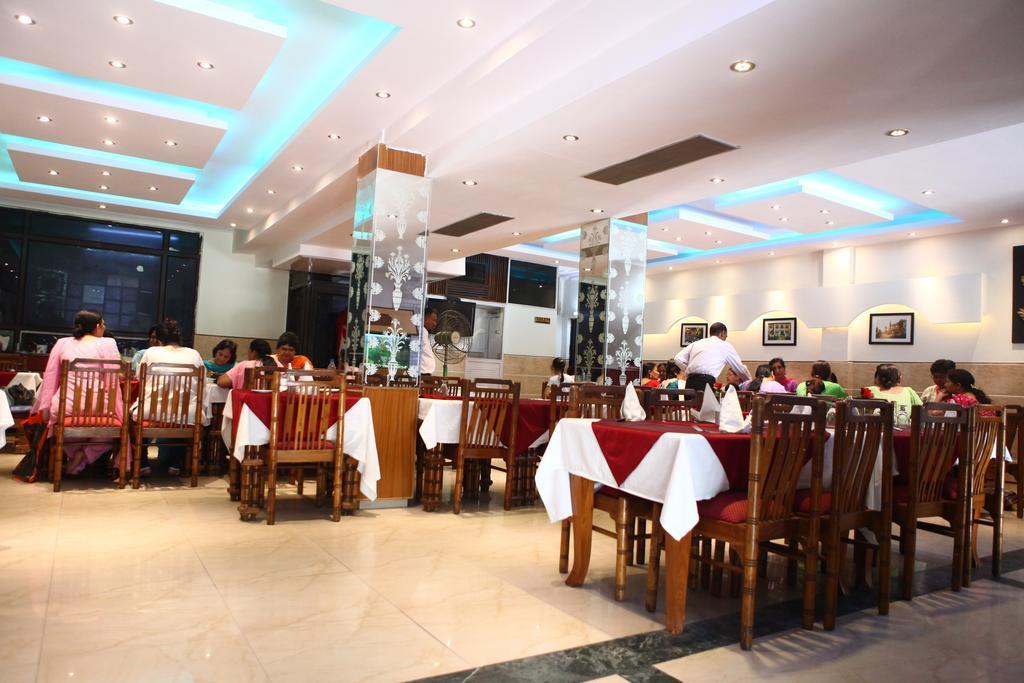 Hotel Ekant Фаридабад Екстериор снимка