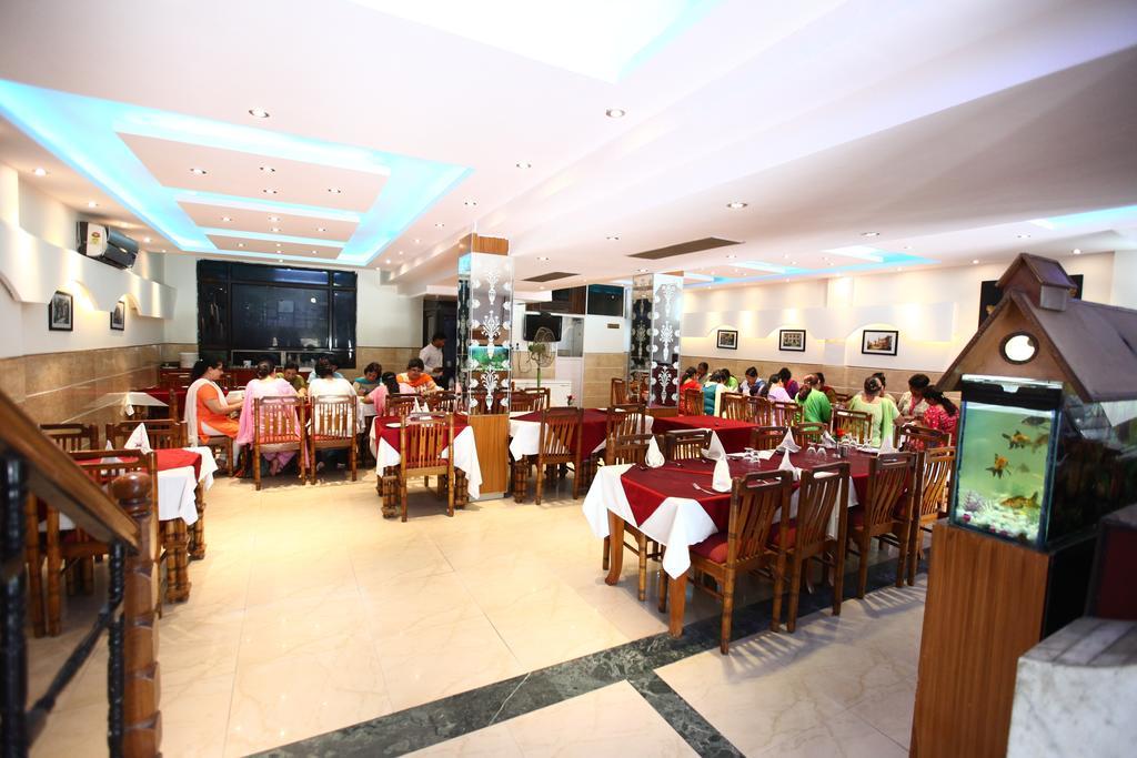 Hotel Ekant Фаридабад Екстериор снимка