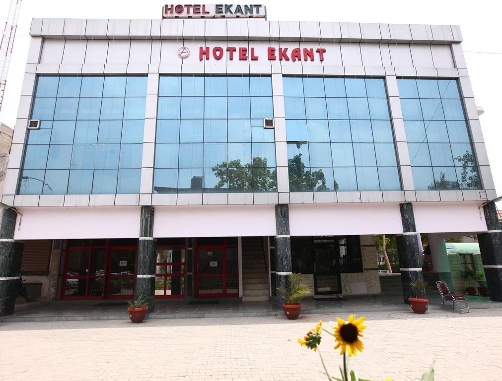 Hotel Ekant Фаридабад Екстериор снимка