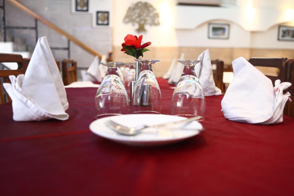 Hotel Ekant Фаридабад Екстериор снимка