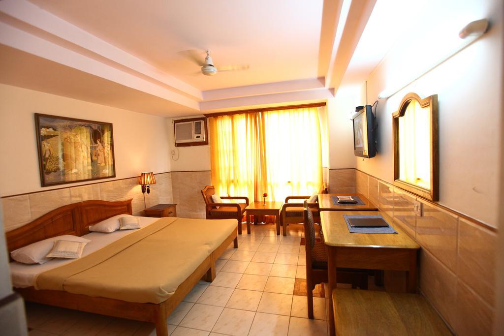 Hotel Ekant Фаридабад Екстериор снимка
