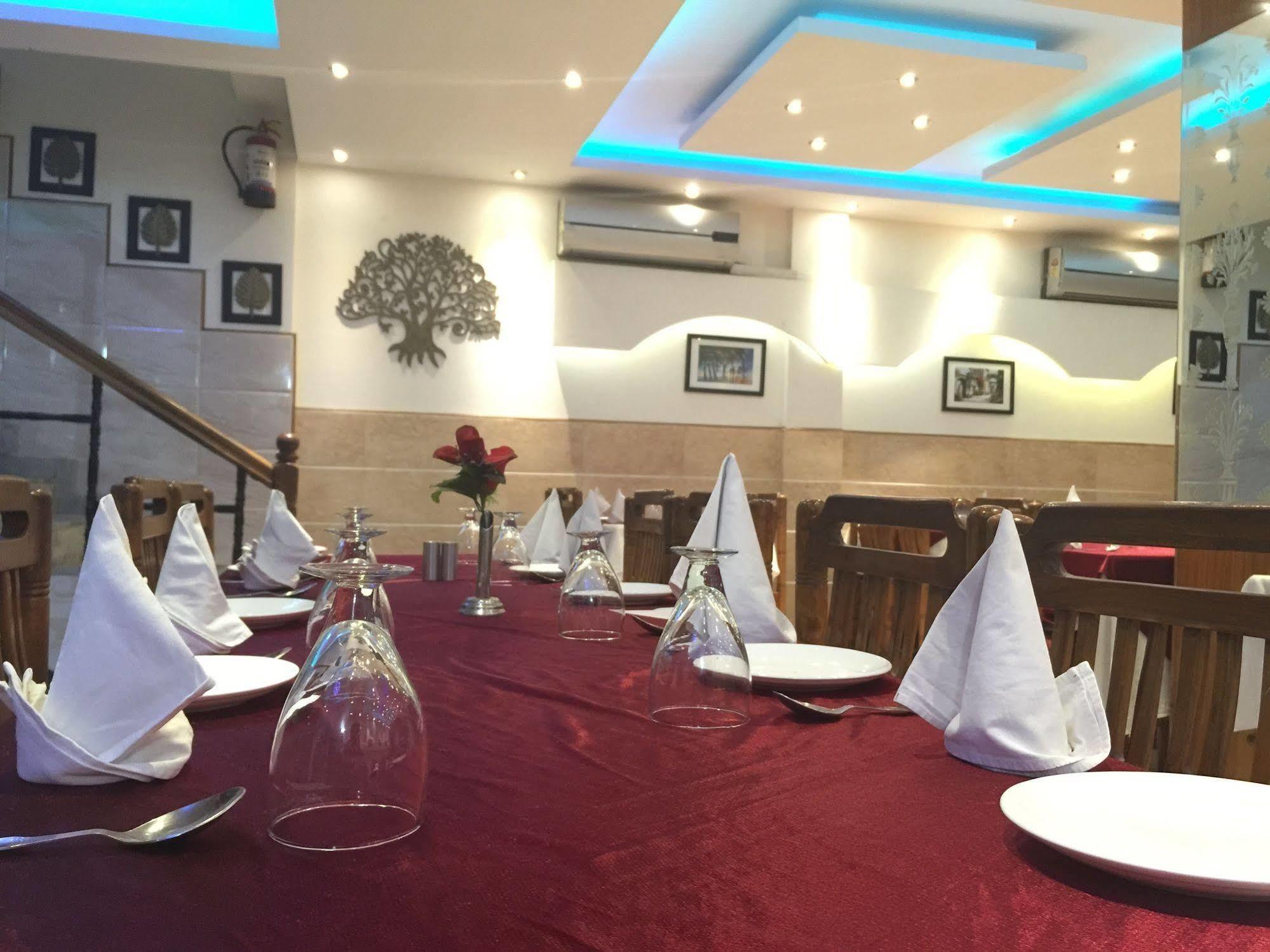 Hotel Ekant Фаридабад Екстериор снимка