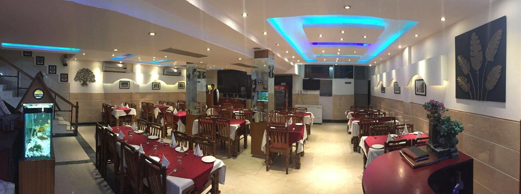 Hotel Ekant Фаридабад Екстериор снимка