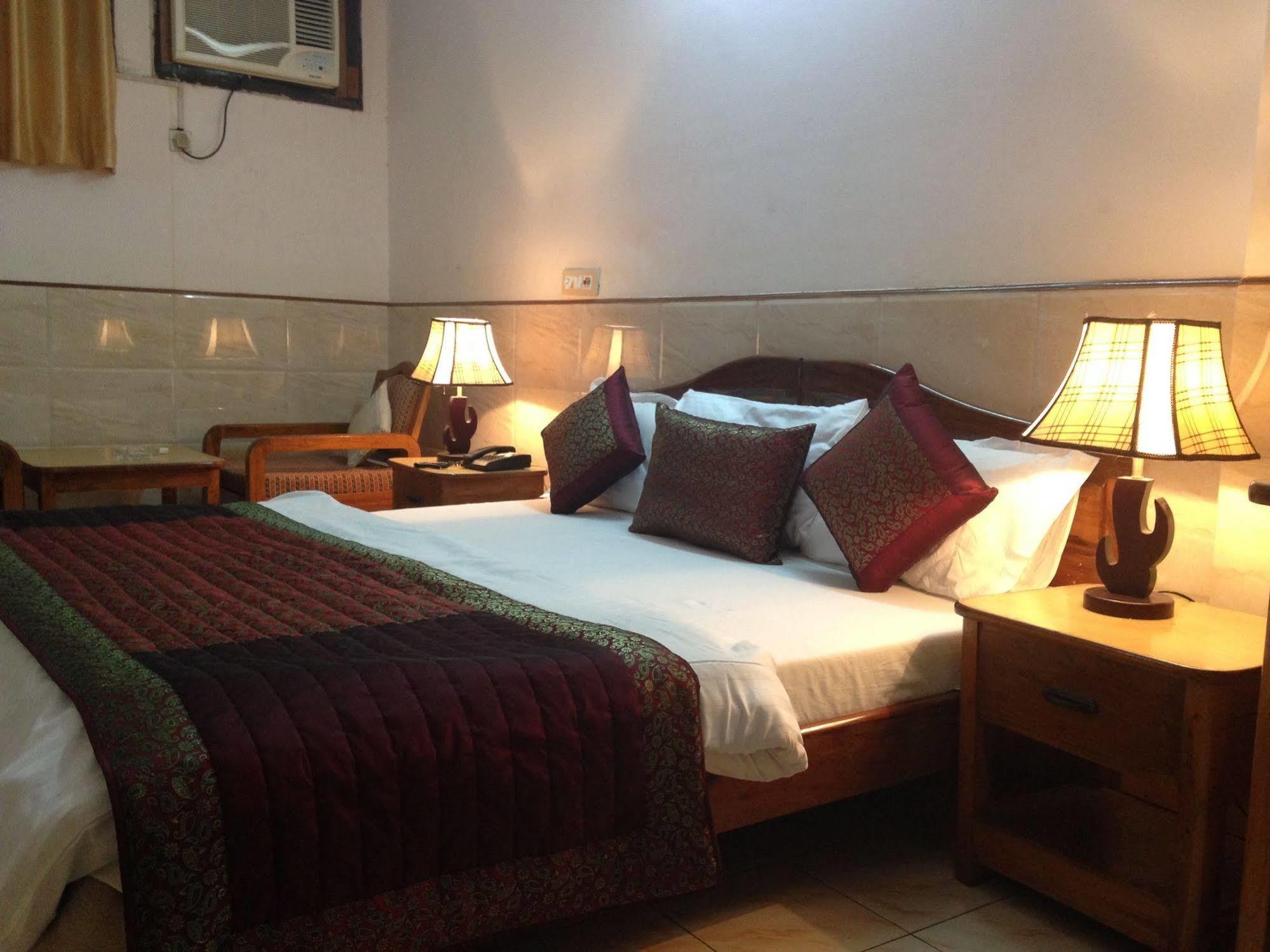 Hotel Ekant Фаридабад Екстериор снимка