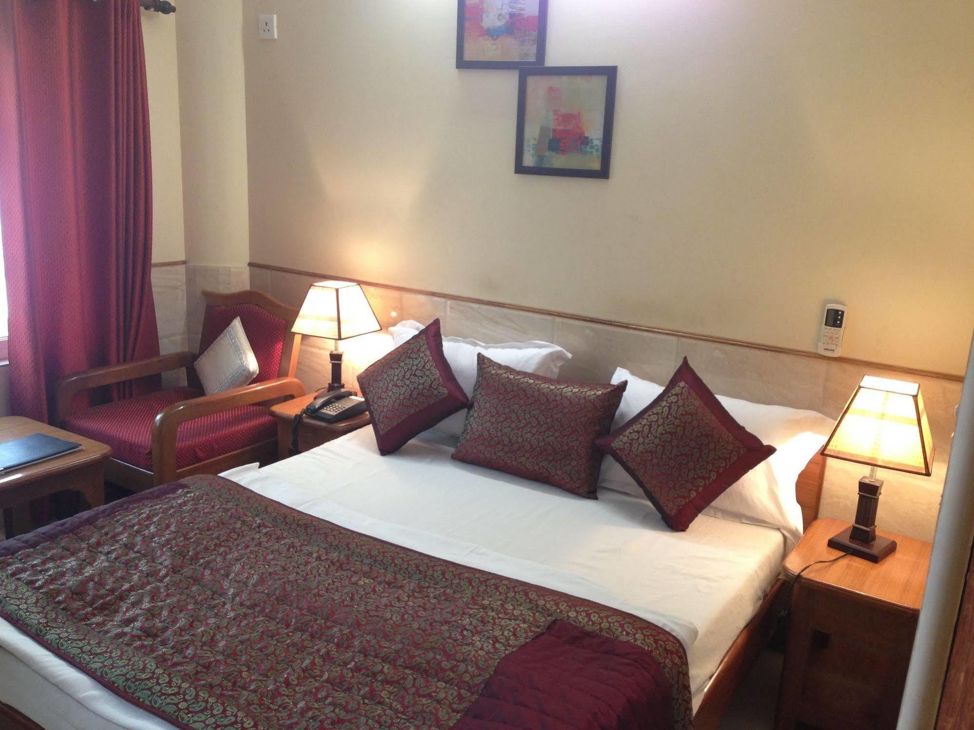 Hotel Ekant Фаридабад Екстериор снимка