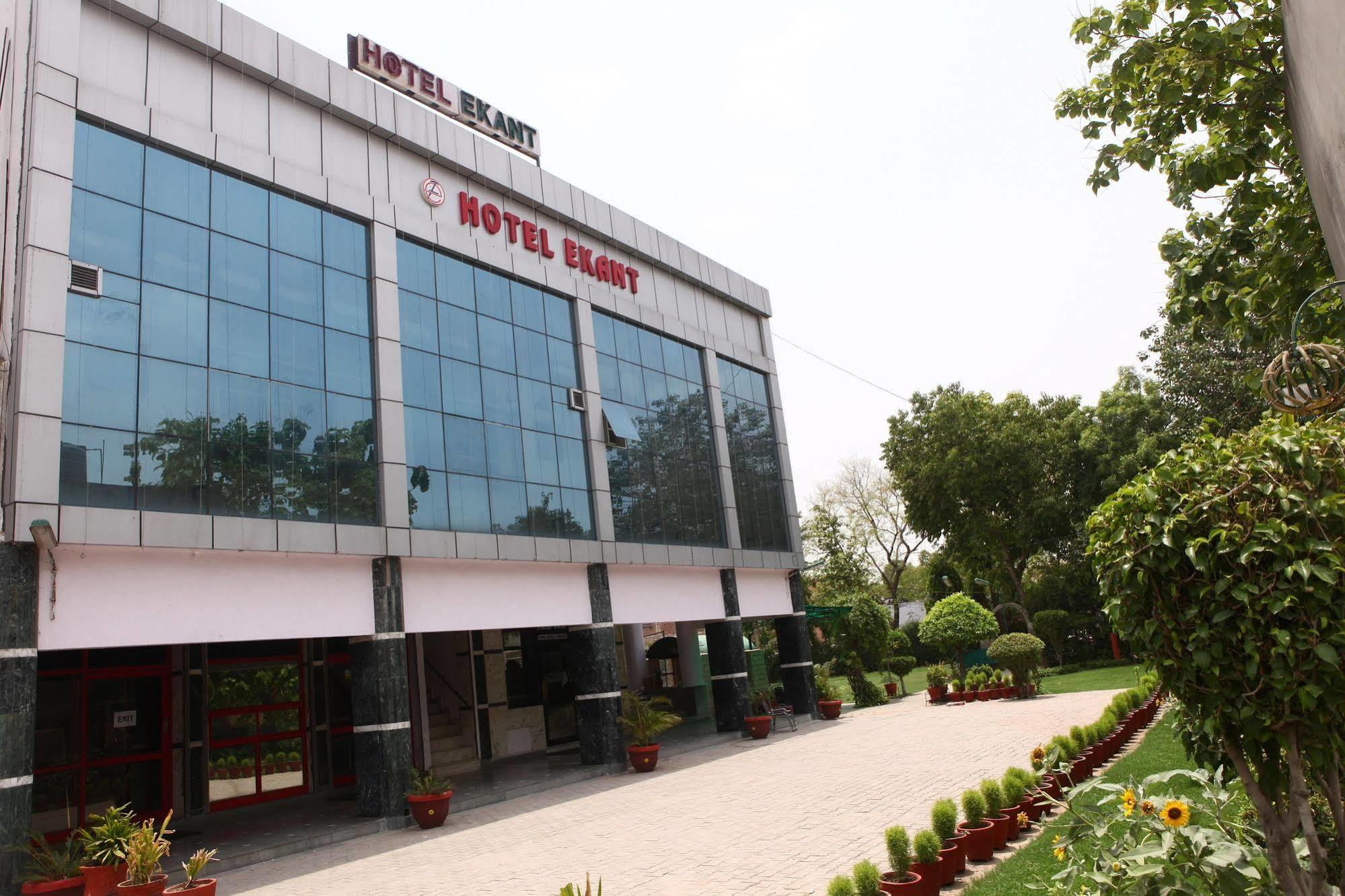 Hotel Ekant Фаридабад Екстериор снимка